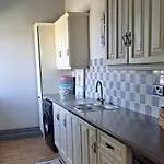 Cozy School House Retreat In Nyaraló *