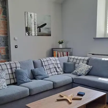 Cozy School House Retreat In Nyaraló *