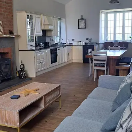 בית נופש Cozy School House Retreat In Foynes