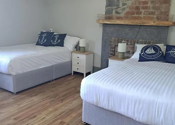 Cozy School House Retreat In בית נופש
