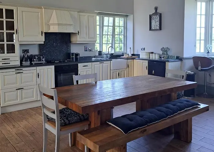 Cozy School House Retreat In בית נופש *
