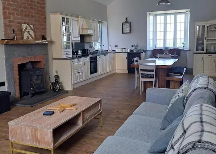 בית נופש Cozy School House Retreat In Foynes